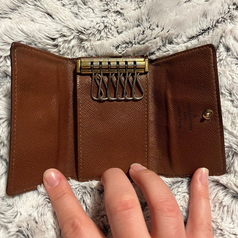 Louis Vuitton Monogram Key Holder - Picture 3 of 3